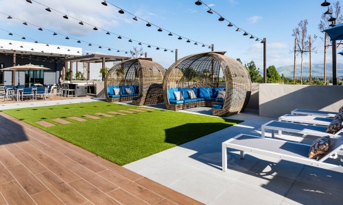 Spacious outdoor area